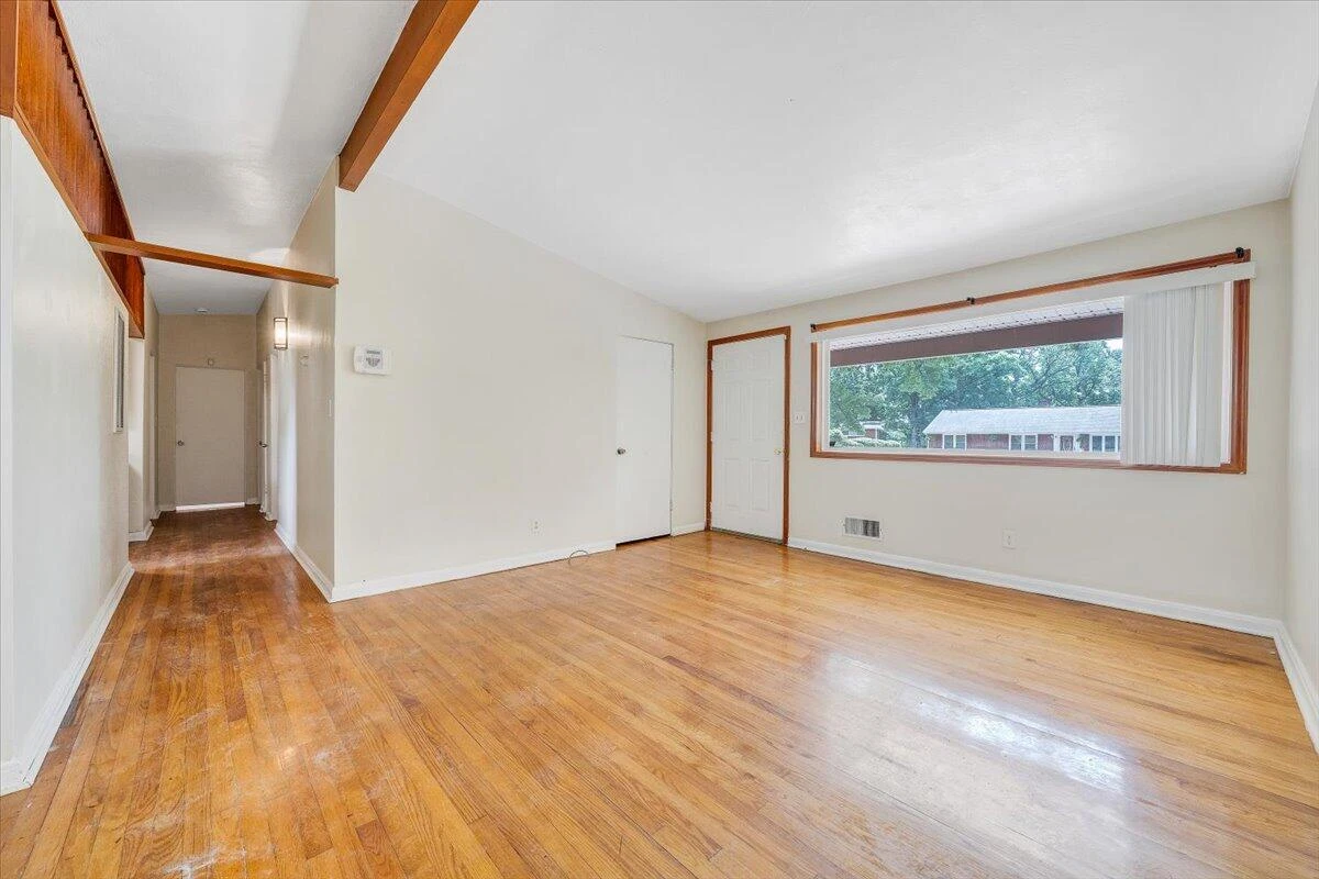 1046 Silverwood RD NW - Photo 4