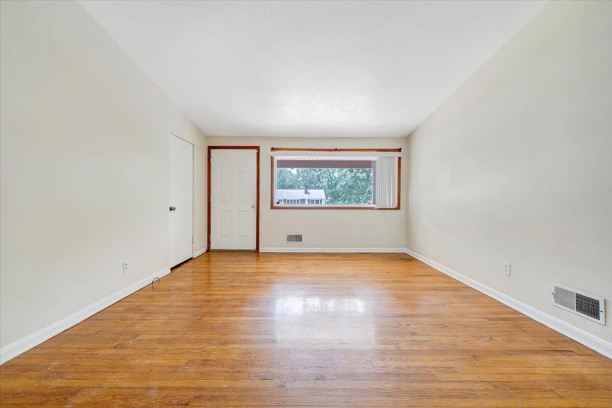 1046 Silverwood RD NW - Photo 7