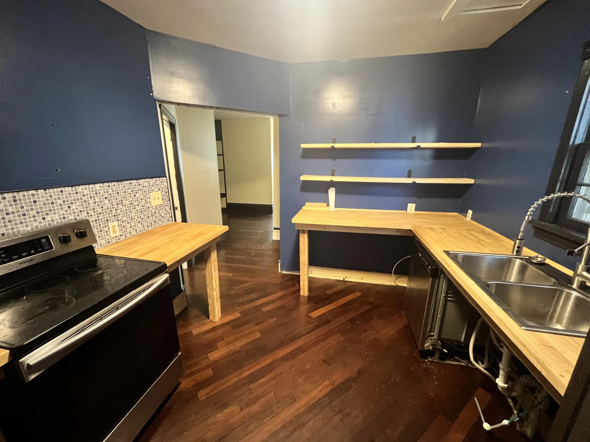 405 Mountain AVE SW - Photo 6