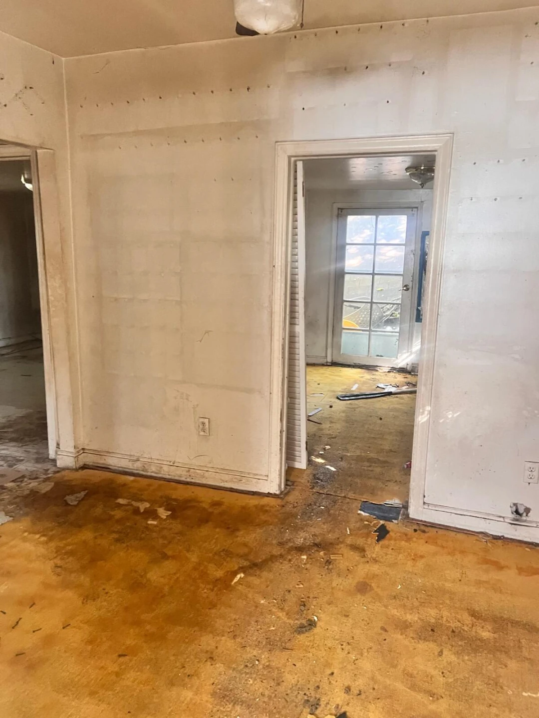 324 10th ST - Photo 3