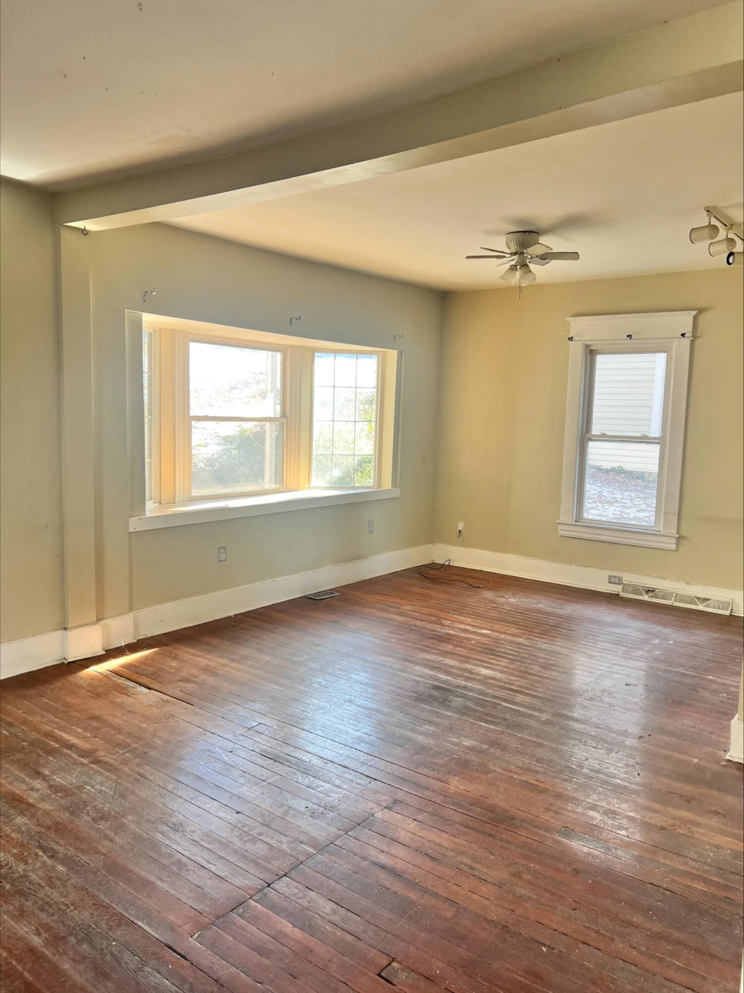 906 5th ST SE - Photo 10