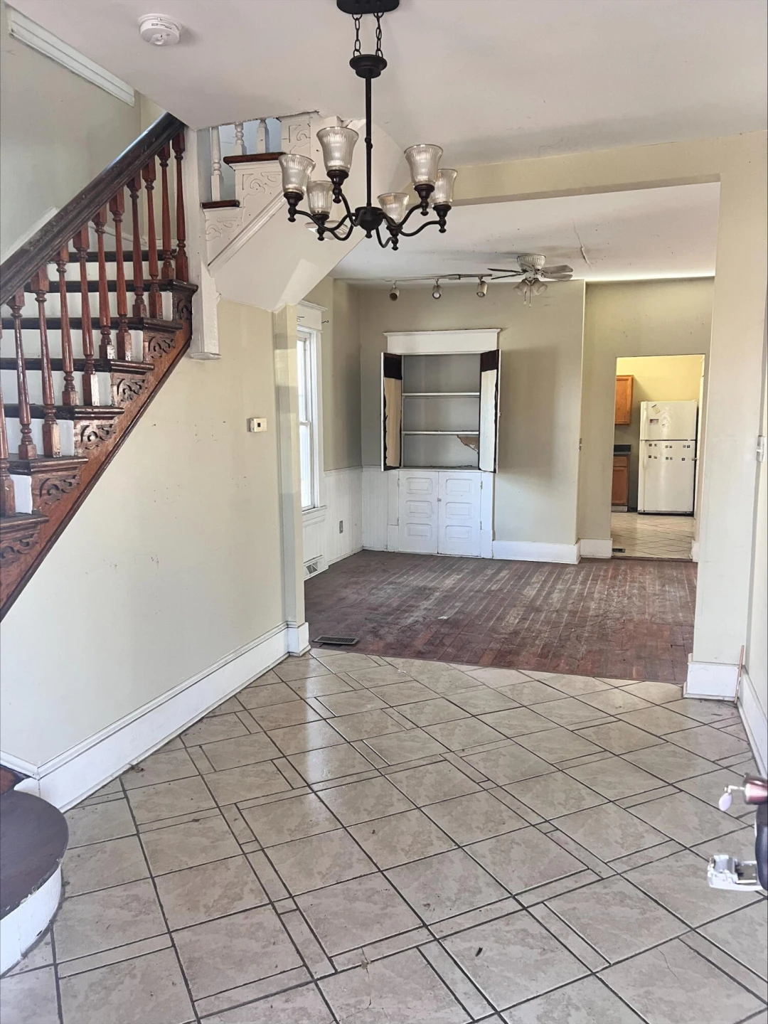 906 5th ST SE - Photo 2