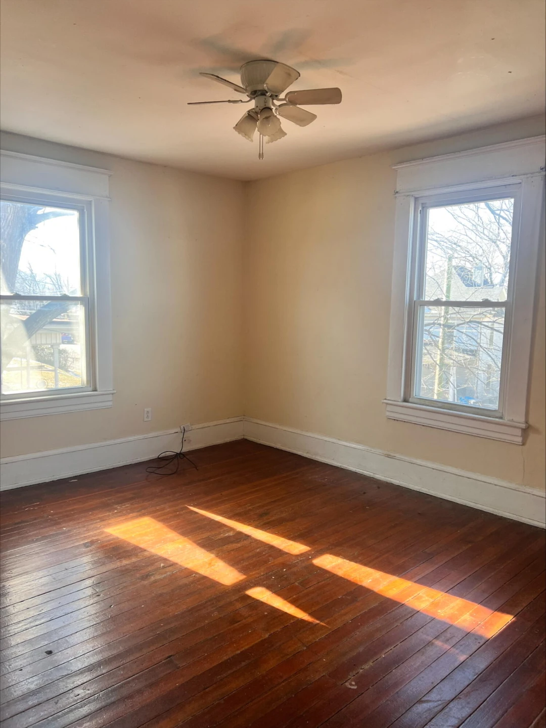 906 5th ST SE - Photo 4