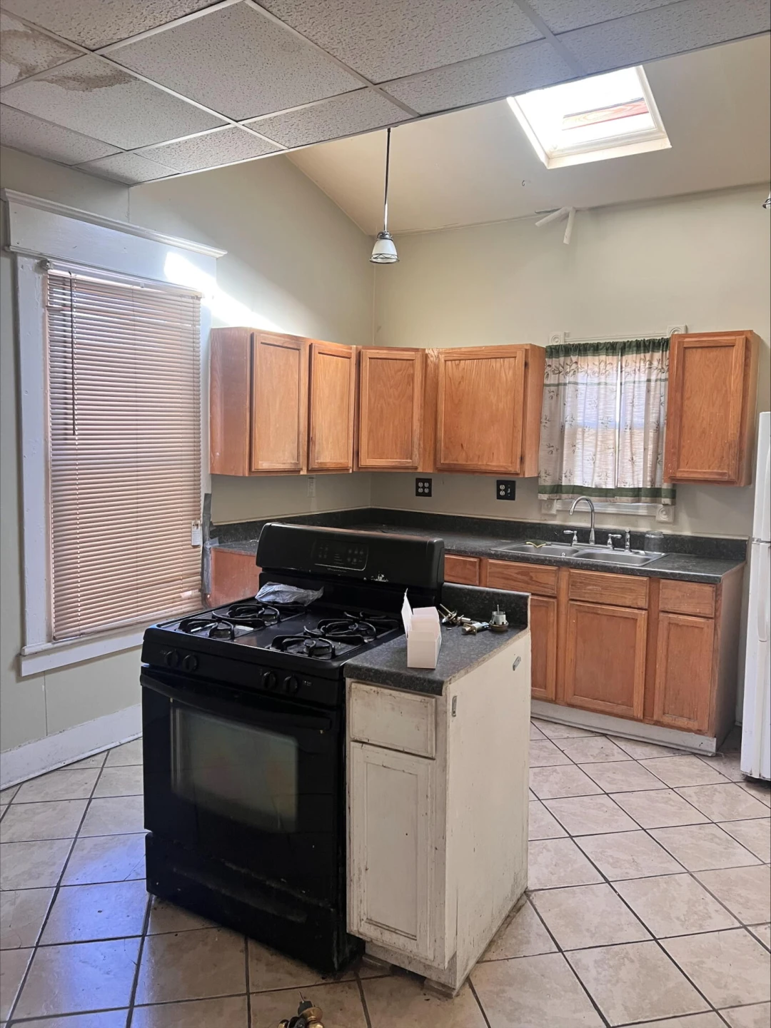 906 5th ST SE - Photo 5