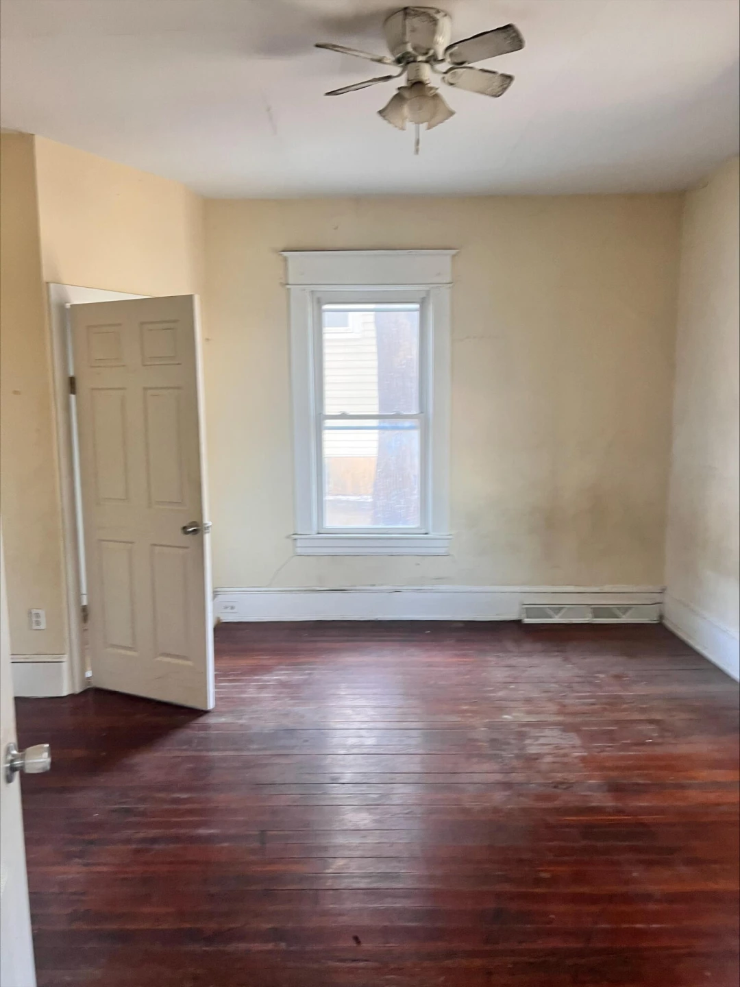 906 5th ST SE - Photo 9