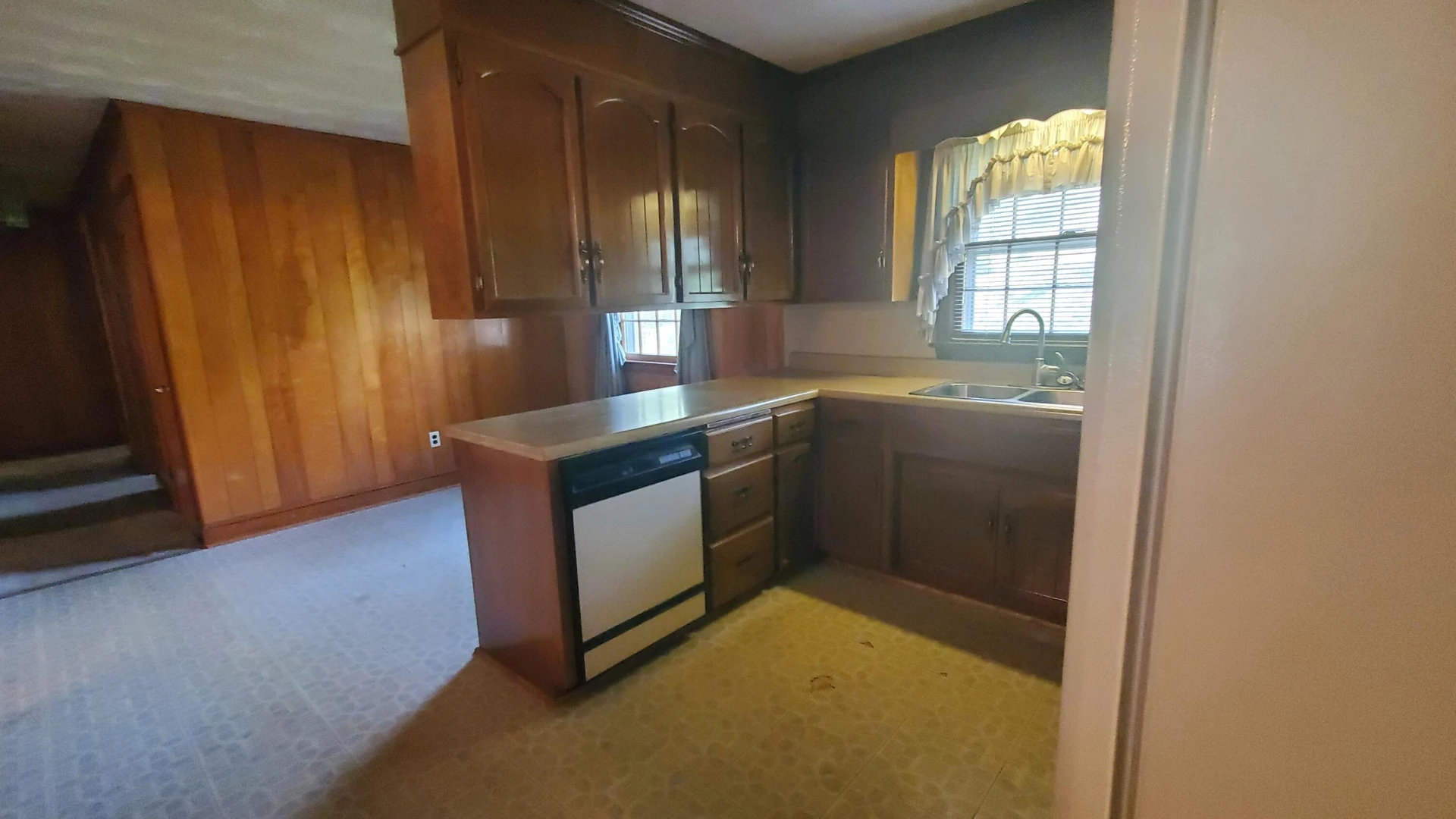 1359 Longview DR - Photo 10