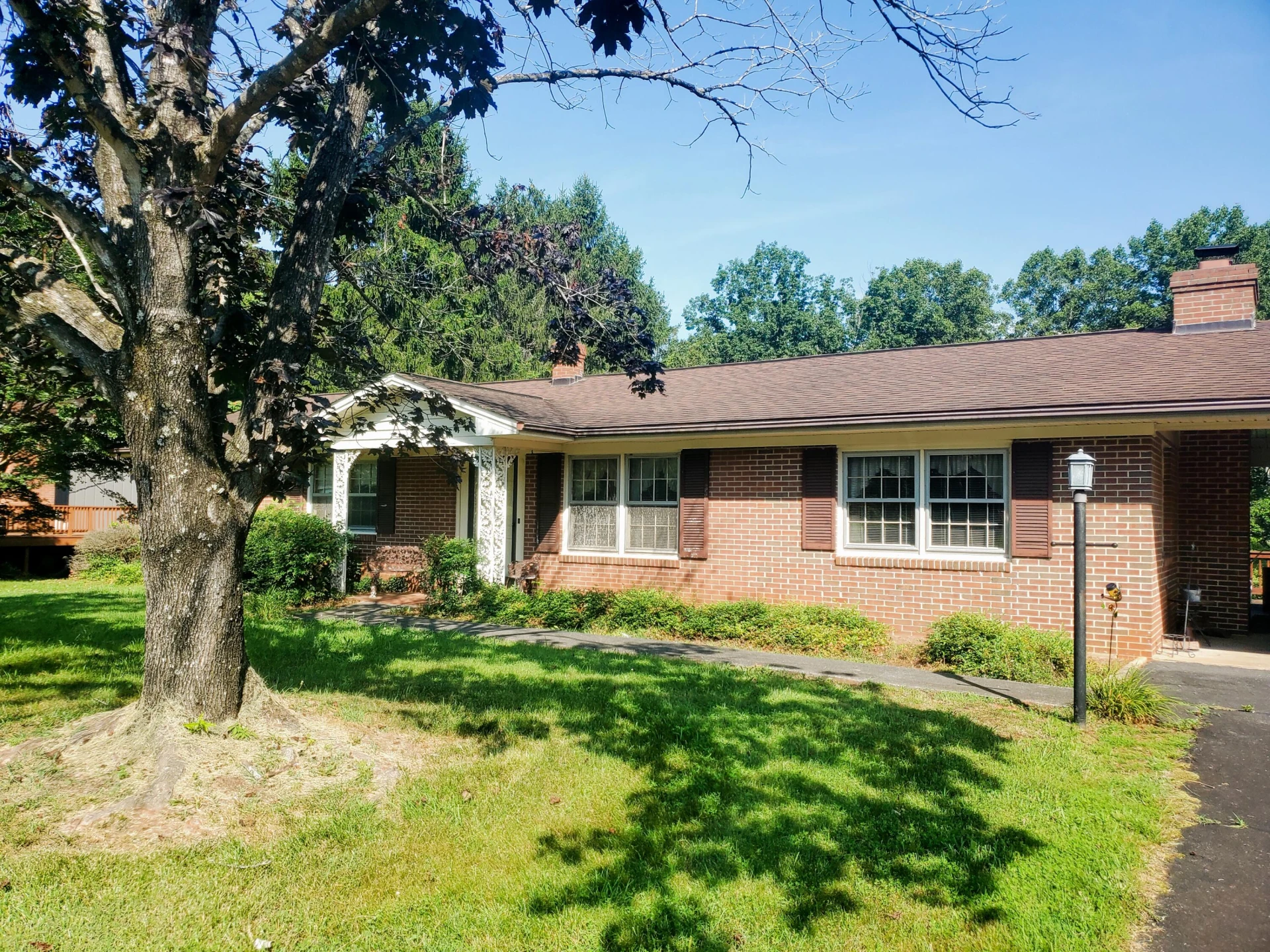 1359 Longview DR - Photo 2