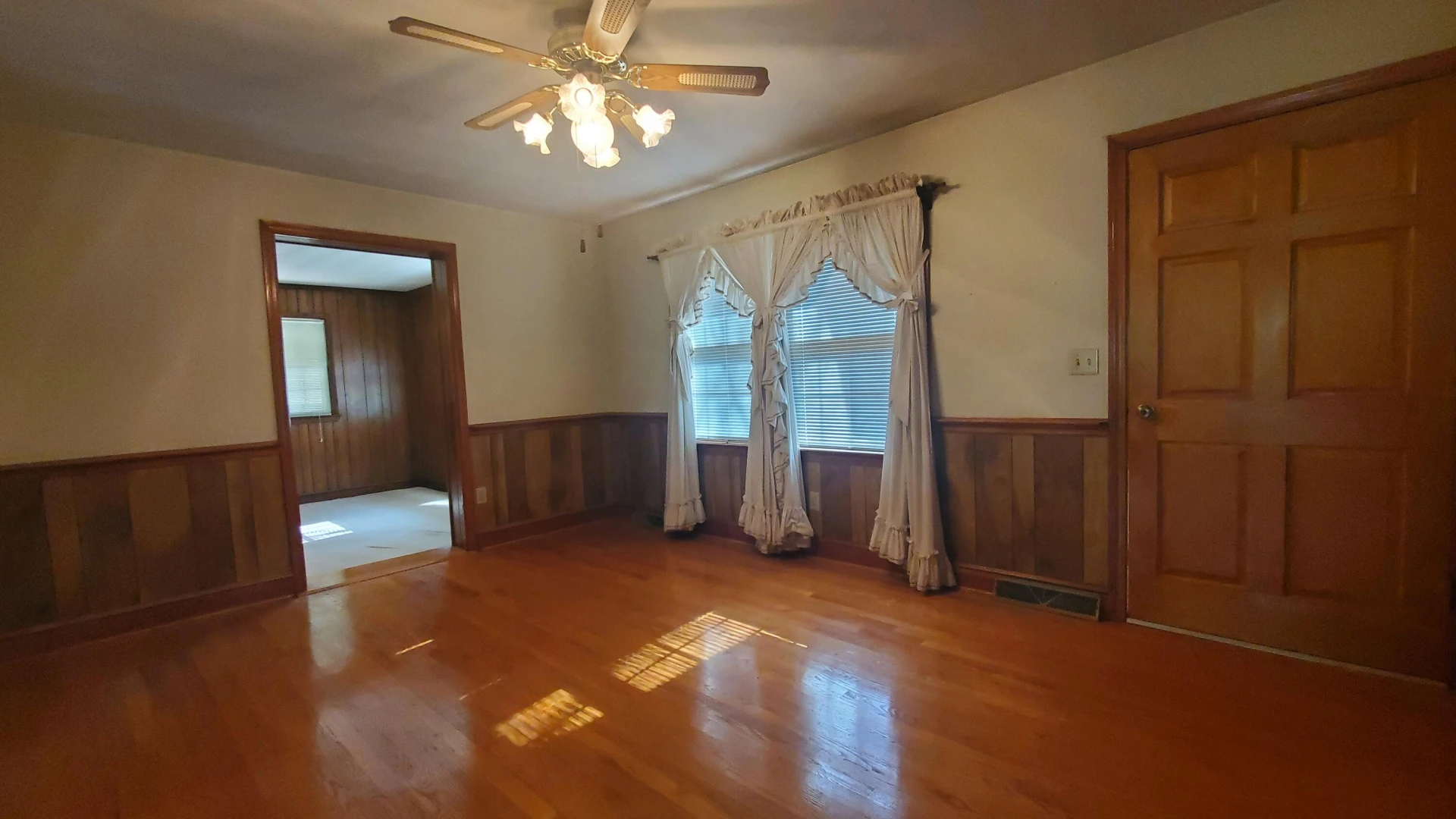 1359 Longview DR - Photo 3