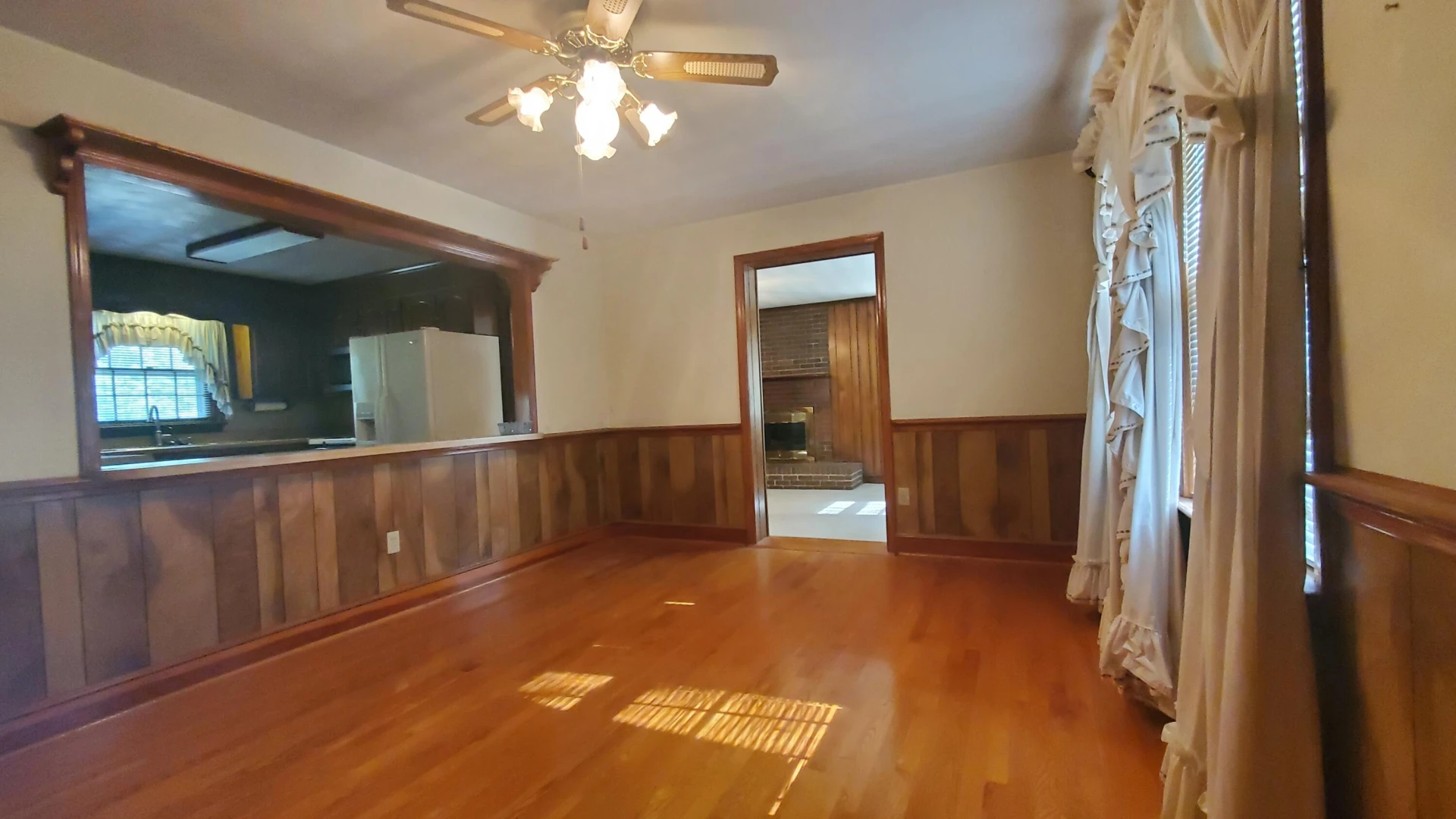 1359 Longview DR - Photo 4