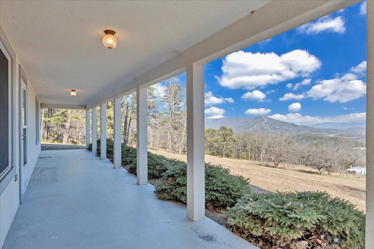 2534 Paris Mountain RD - Photo 57