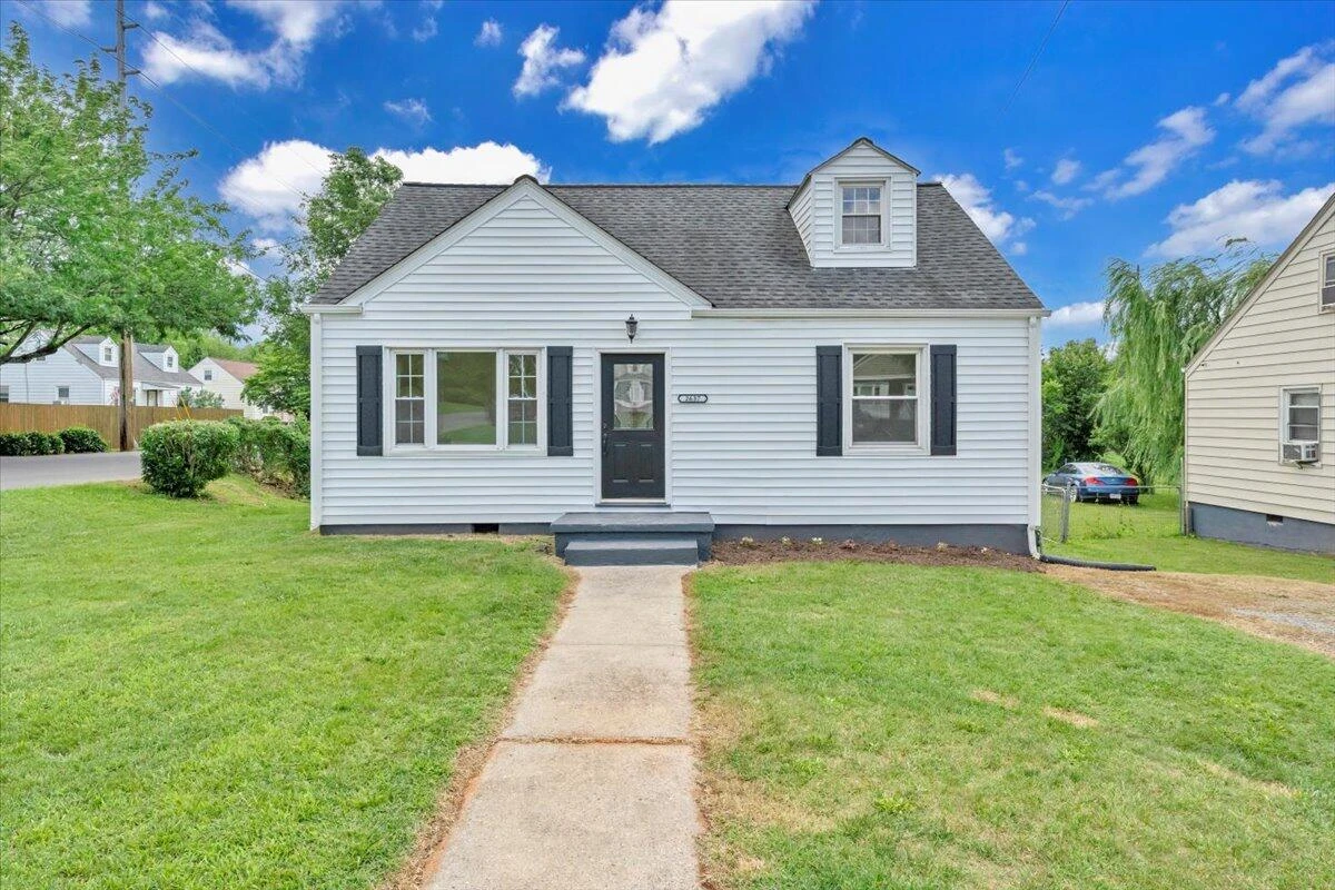 2637 Cornell DR NW