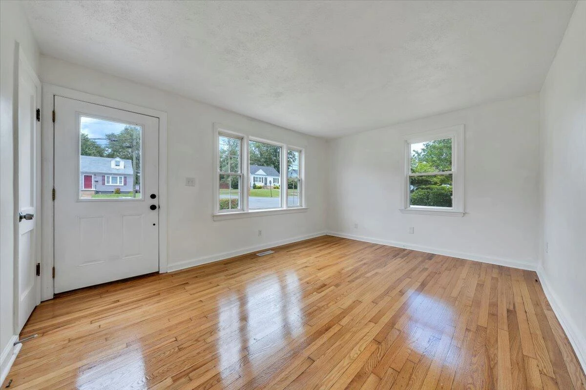 2637 Cornell DR NW - Photo 3