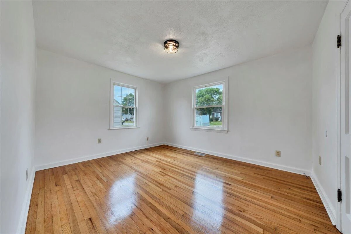 2637 Cornell DR NW - Photo 4