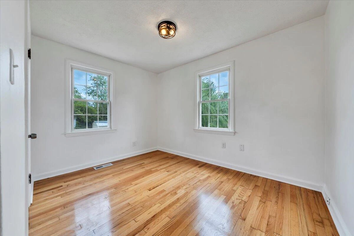 2637 Cornell DR NW - Photo 5