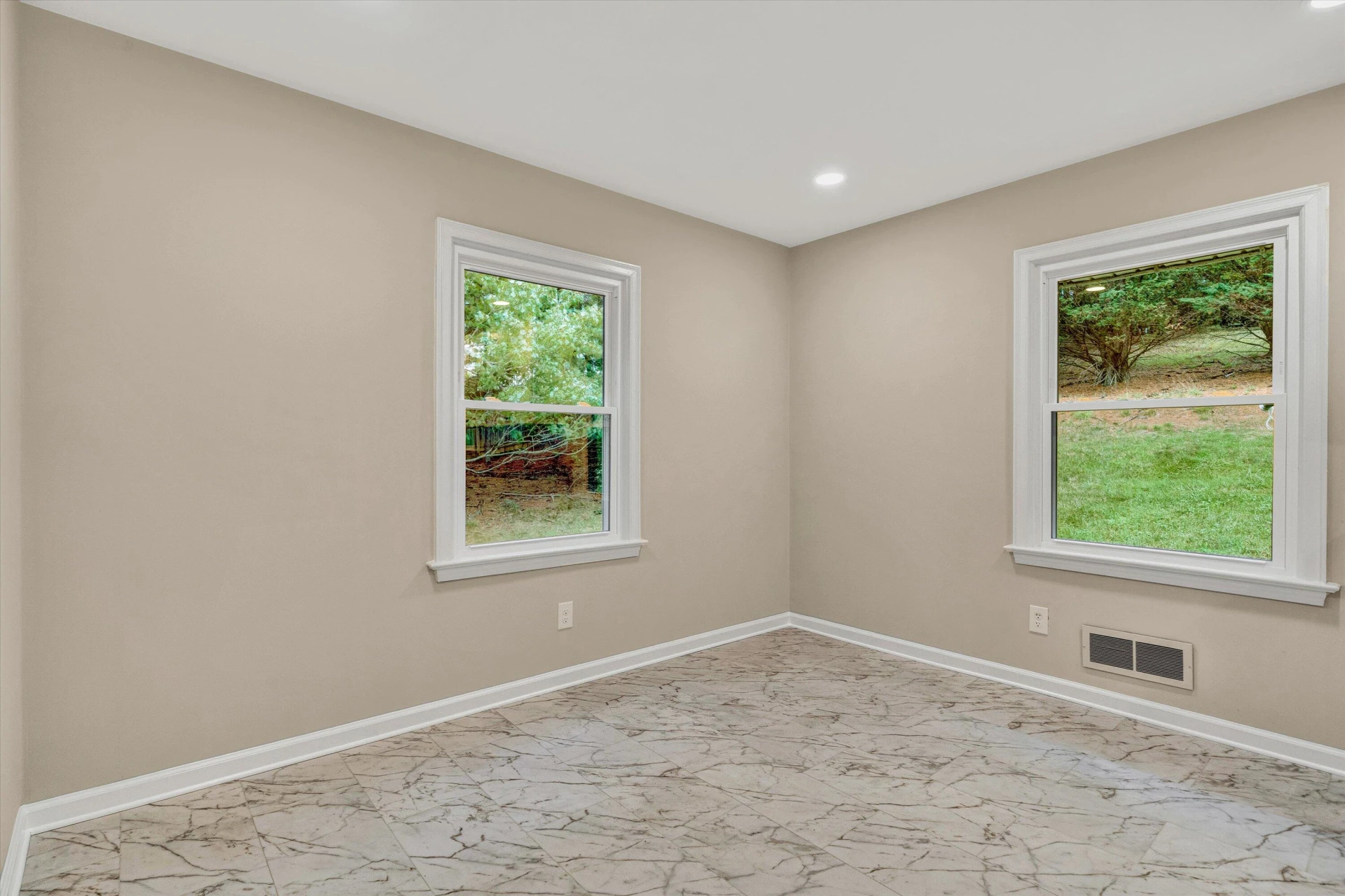 4913 Colonial AVE - Photo 13