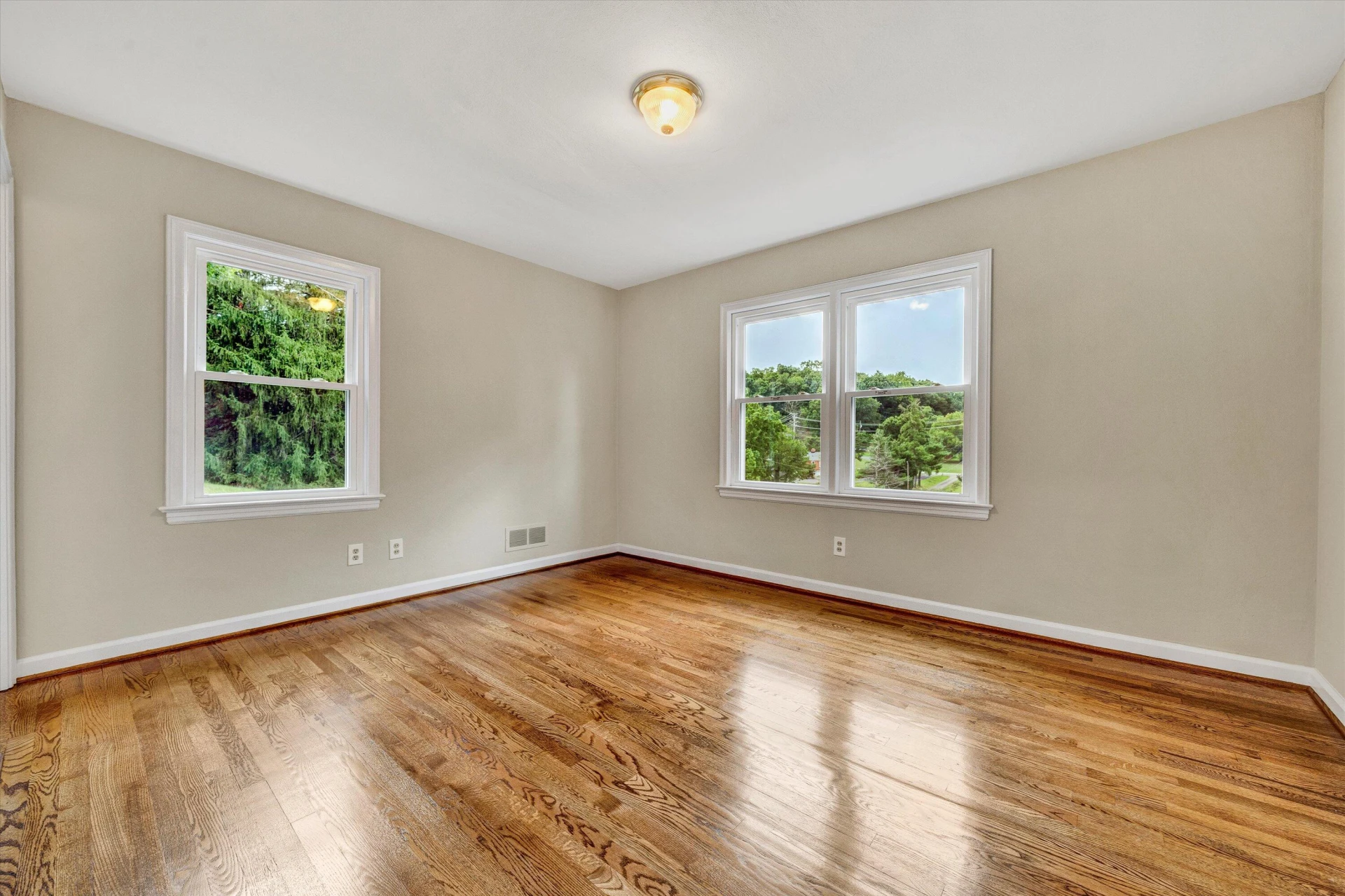 4913 Colonial AVE - Photo 16