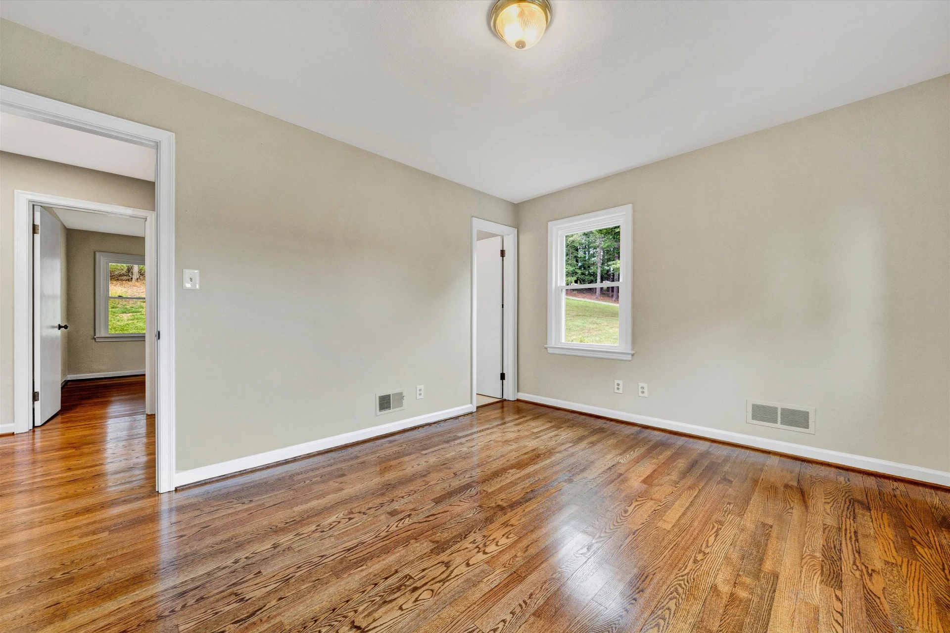 4913 Colonial AVE - Photo 18