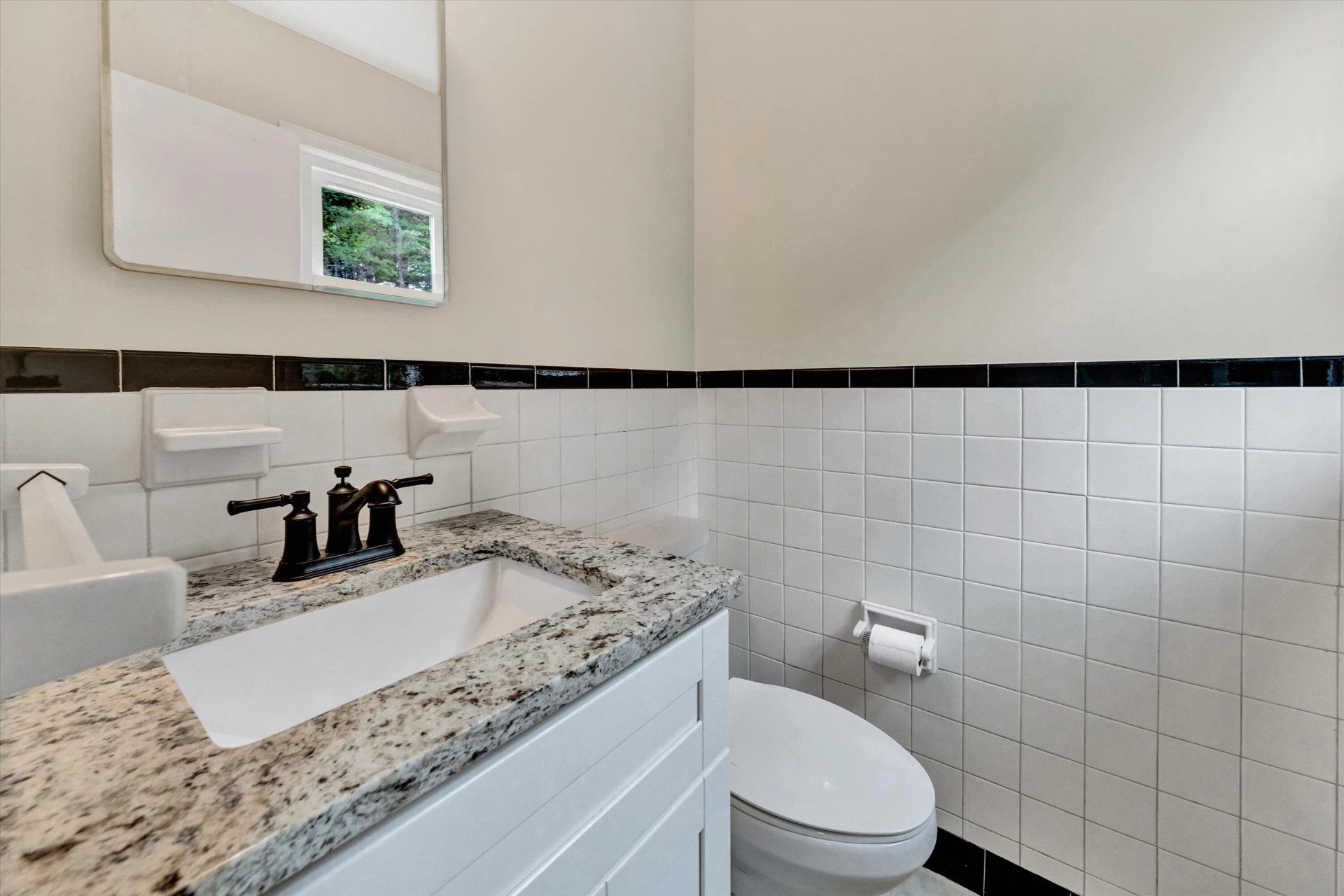 4913 Colonial AVE - Photo 19