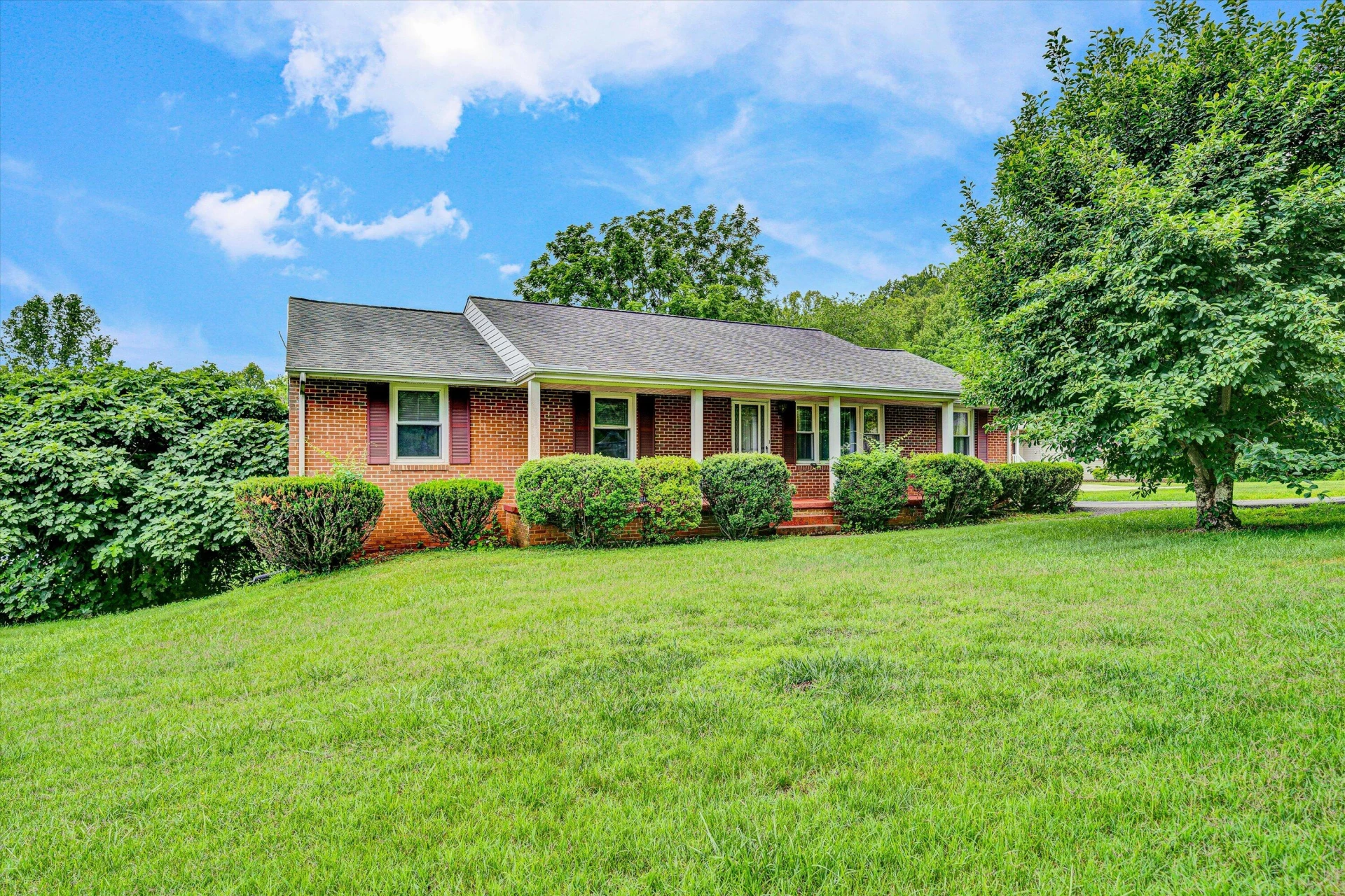 380 Lakeshore Terrace RD