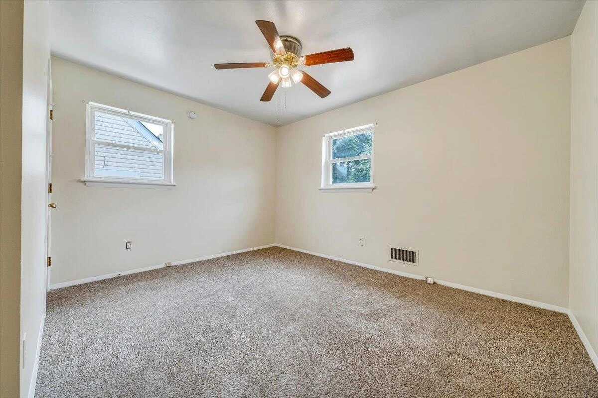 618 GLADIES ST NW - Photo 17