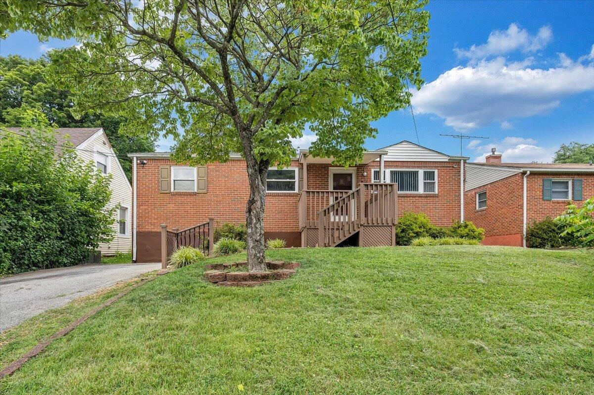 618 GLADIES ST NW - Photo 2