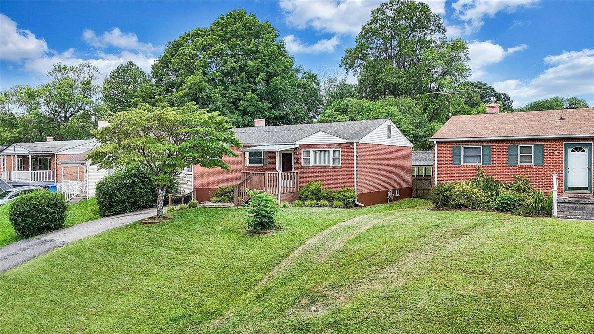 618 GLADIES ST NW - Photo 32