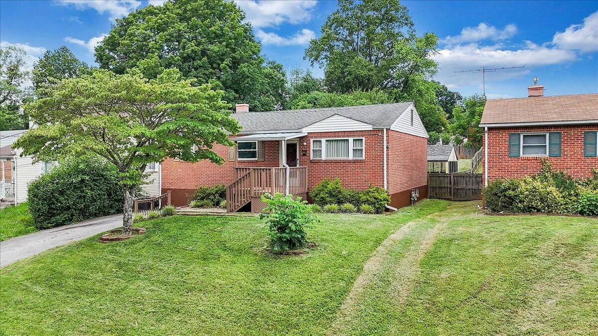 618 GLADIES ST NW - Photo 33