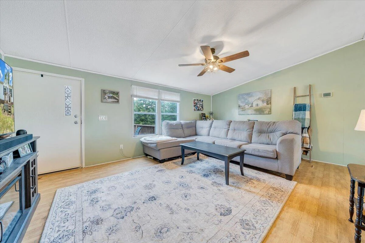 2810 Old Forge RD - Photo 3