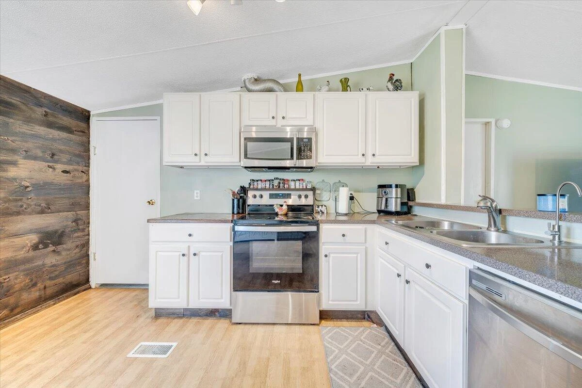 2810 Old Forge RD - Photo 8
