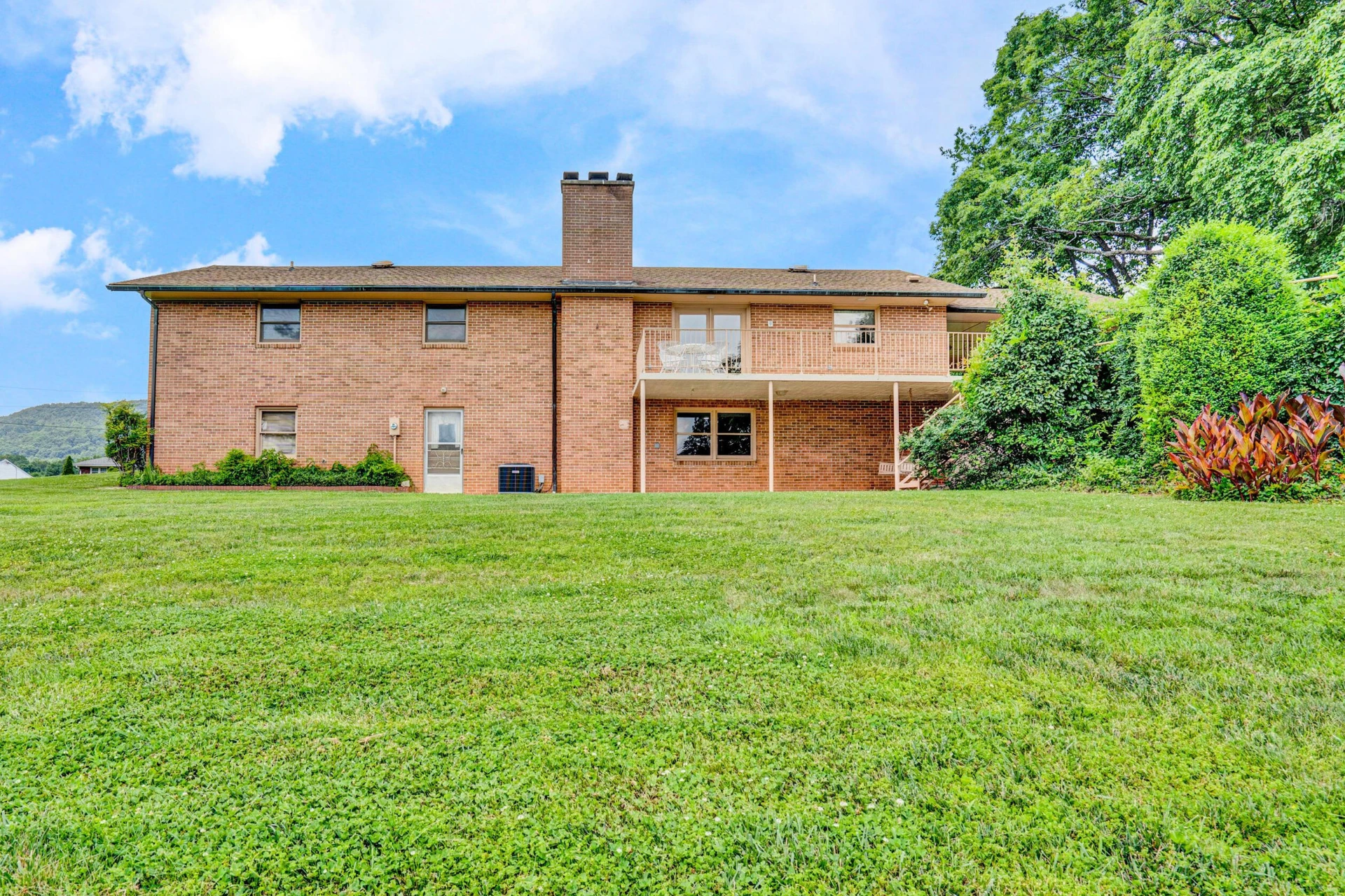 120 Vantage RD - Photo 3