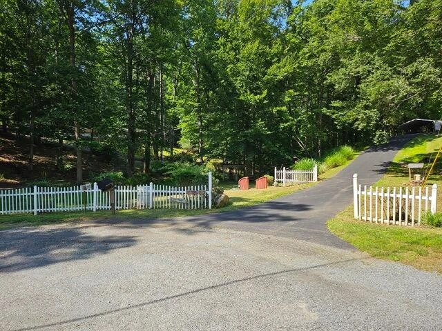 811 SLEEPY HOLLOW DR - Photo 5