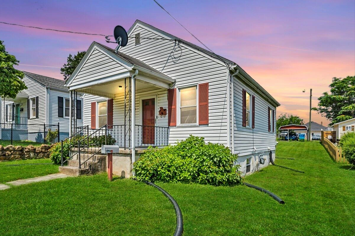 1160 Montrose AVE SE