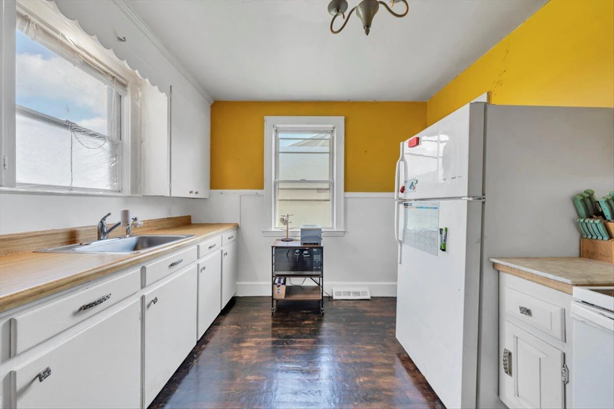 1160 Montrose AVE SE - Photo 10