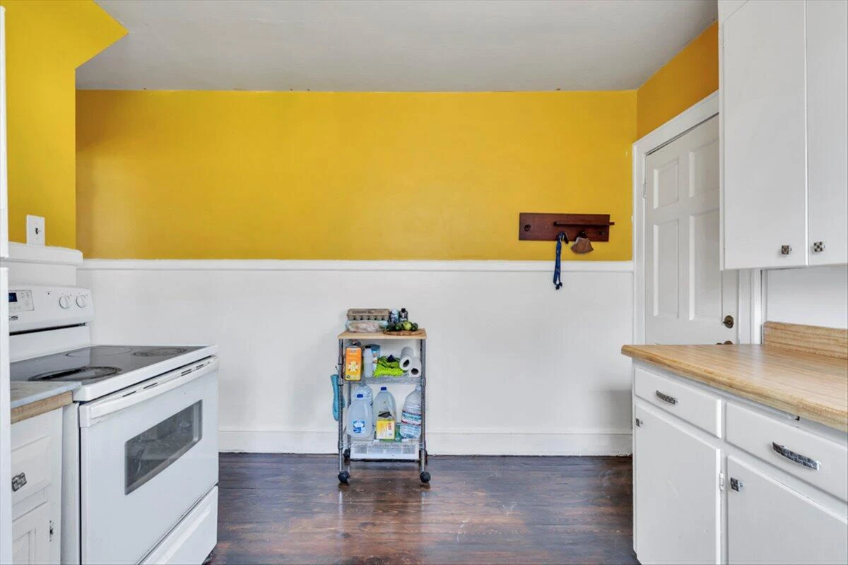 1160 Montrose AVE SE - Photo 12