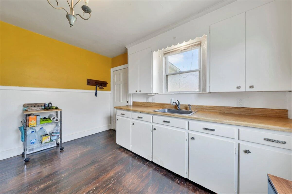 1160 Montrose AVE SE - Photo 13