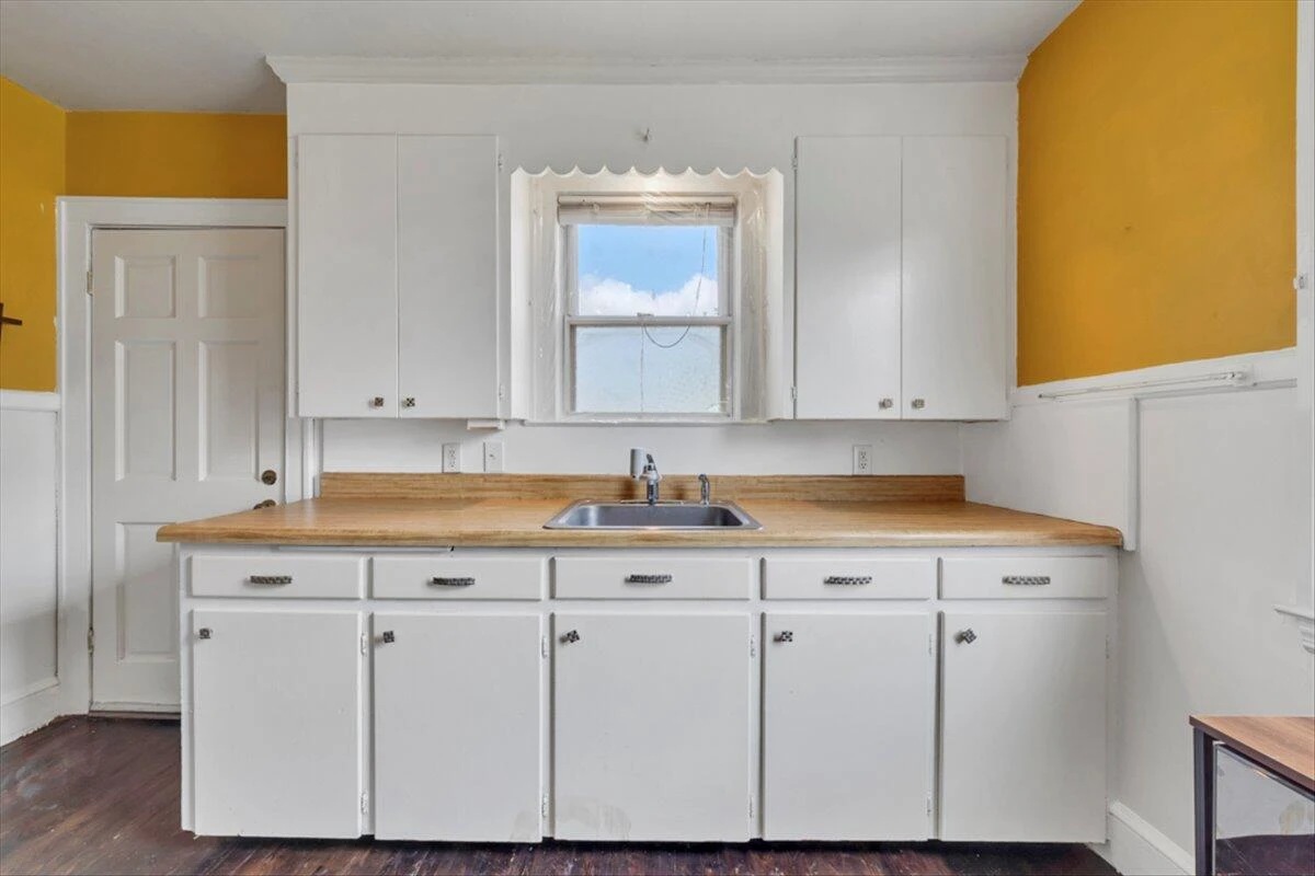 1160 Montrose AVE SE - Photo 14