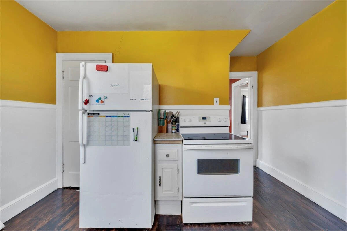 1160 Montrose AVE SE - Photo 16