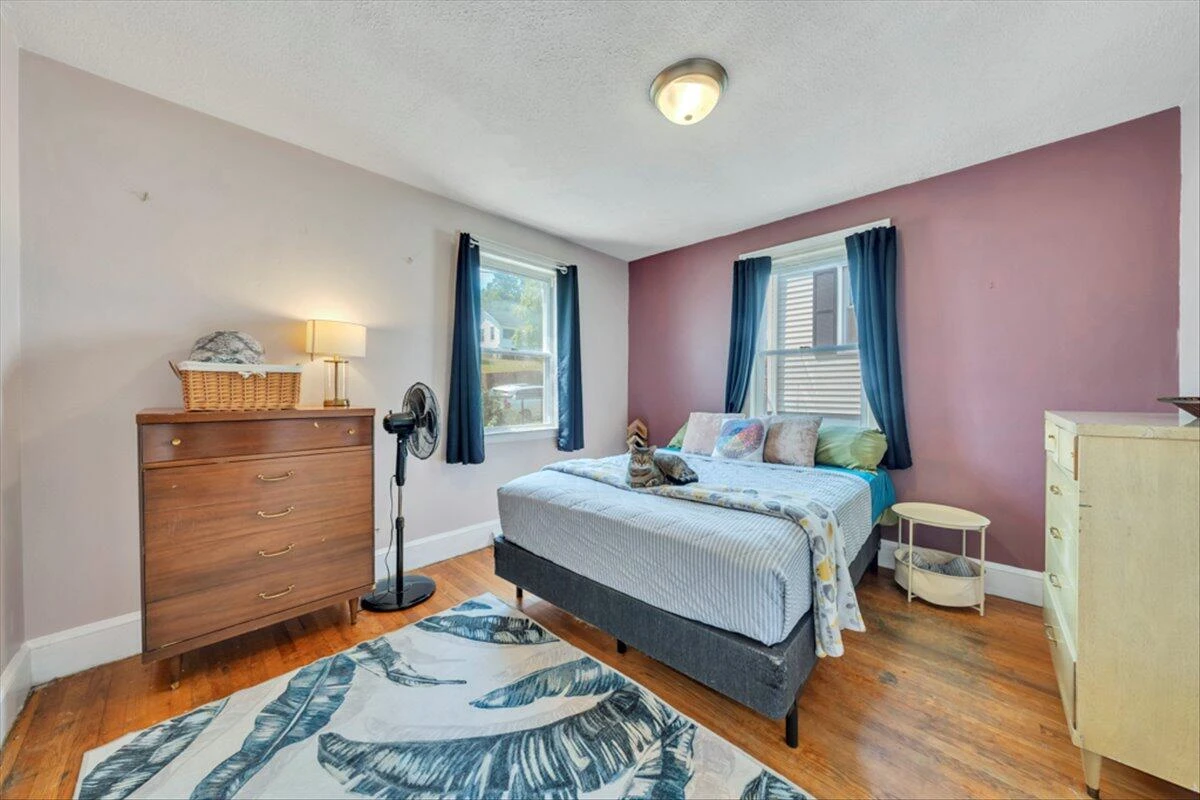 1160 Montrose AVE SE - Photo 17