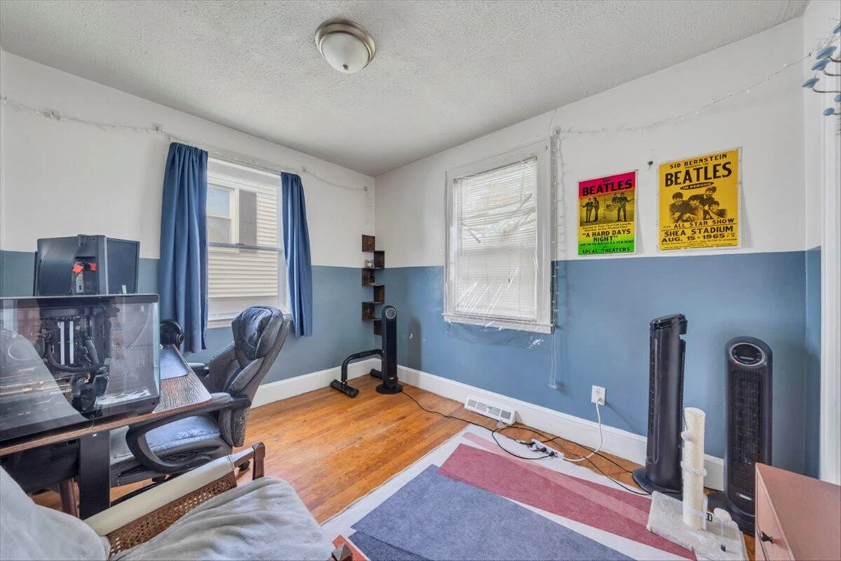 1160 Montrose AVE SE - Photo 19