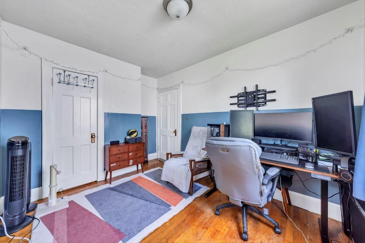 1160 Montrose AVE SE - Photo 20