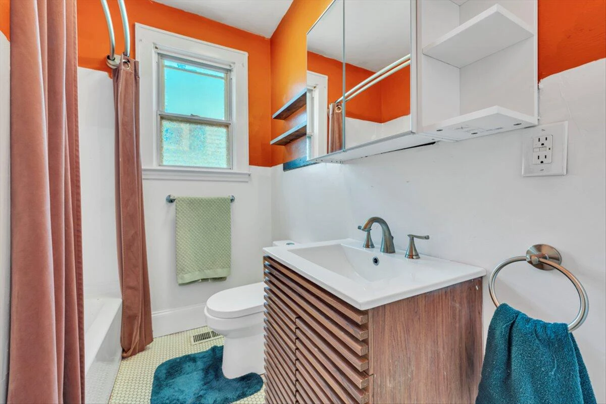 1160 Montrose AVE SE - Photo 21
