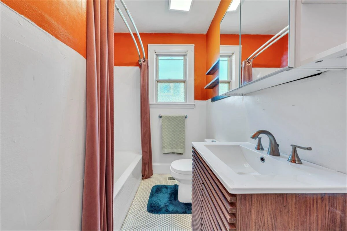 1160 Montrose AVE SE - Photo 22