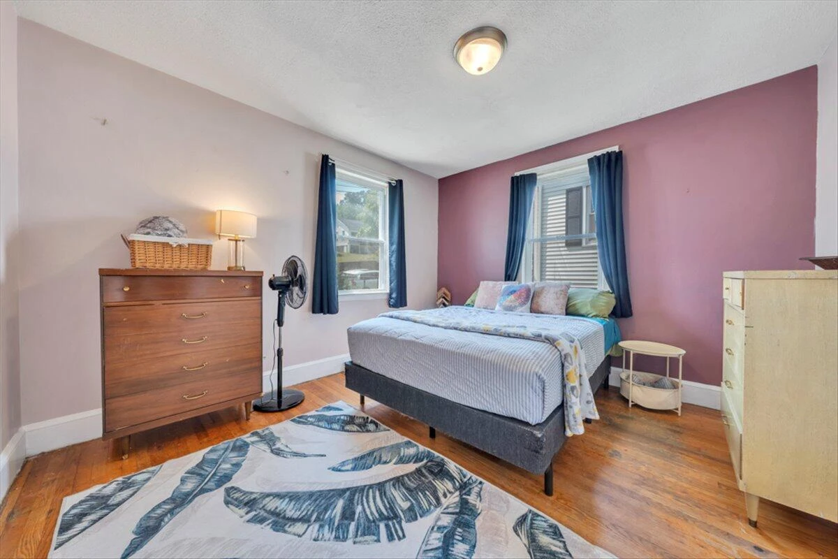 1160 Montrose AVE SE - Photo 23