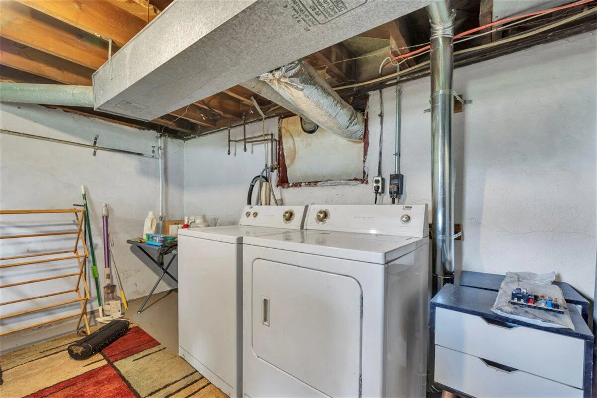 1160 Montrose AVE SE - Photo 29