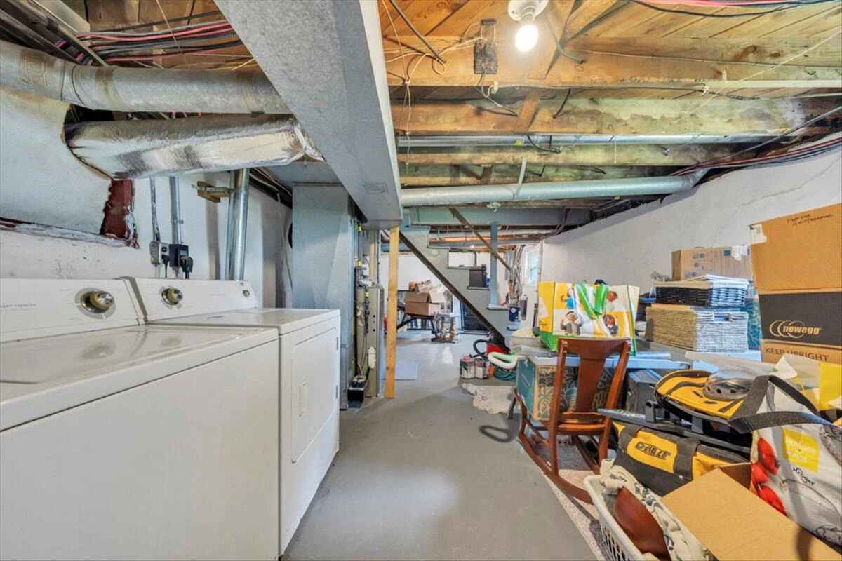 1160 Montrose AVE SE - Photo 31