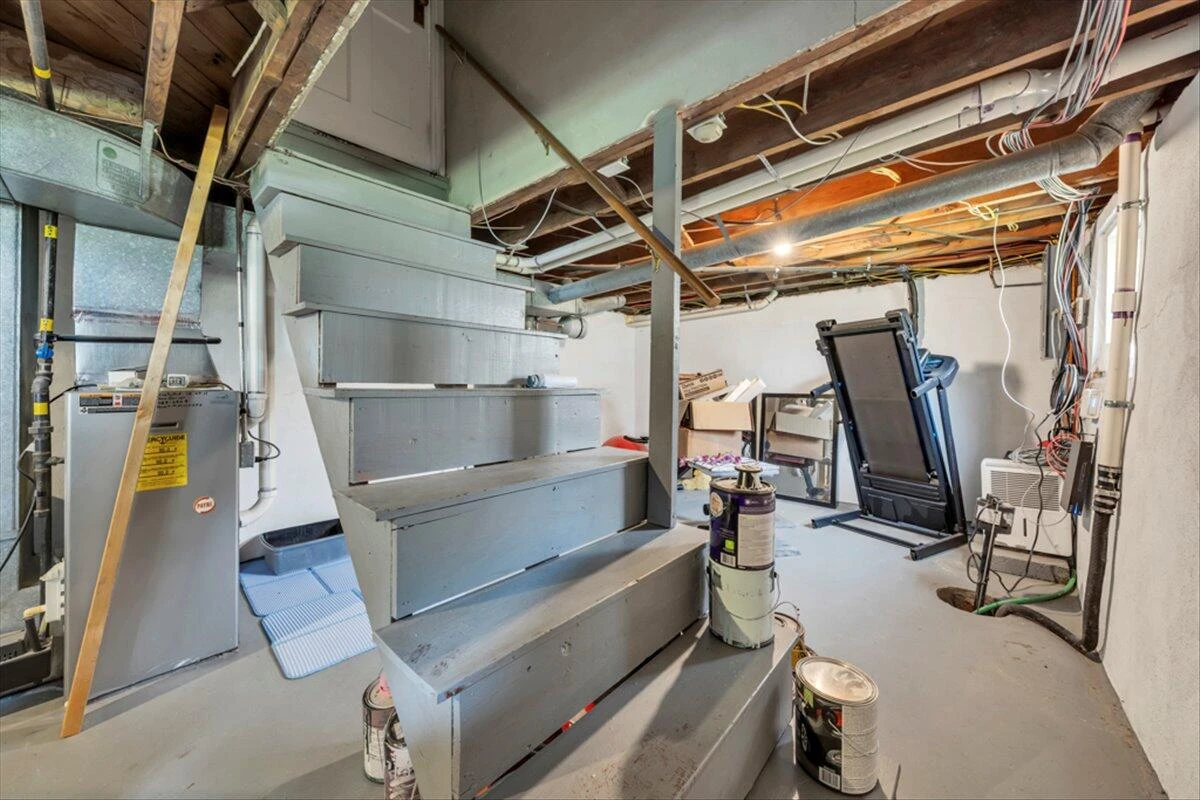 1160 Montrose AVE SE - Photo 32