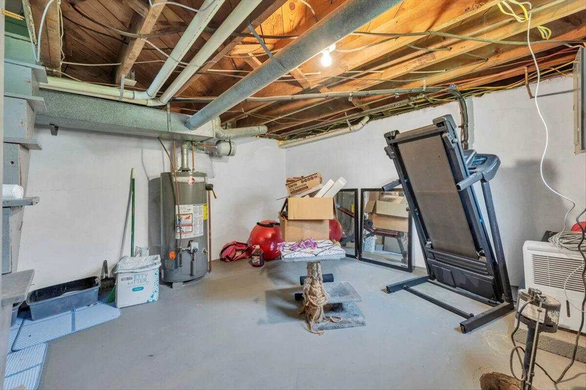 1160 Montrose AVE SE - Photo 33