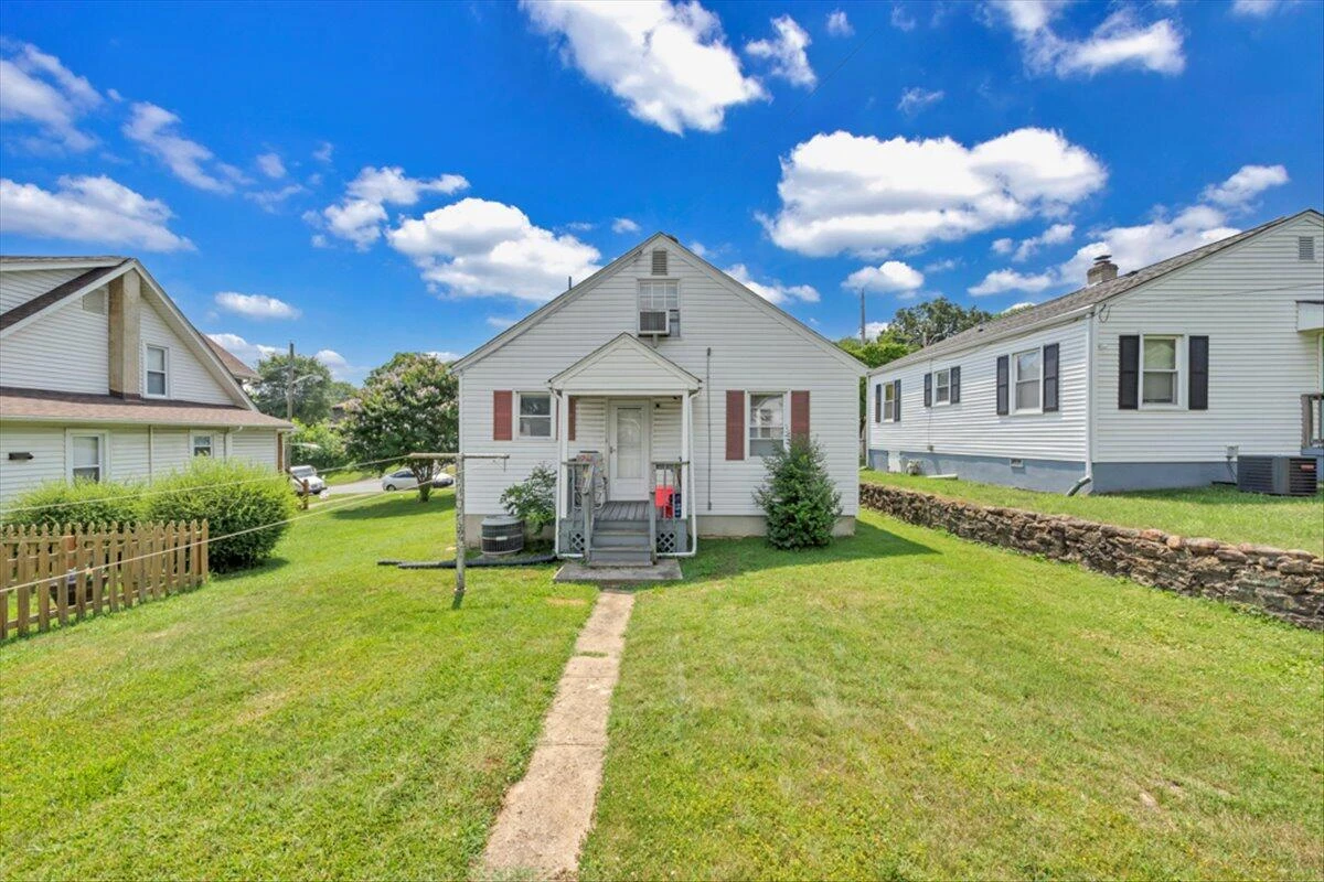 1160 Montrose AVE SE - Photo 35