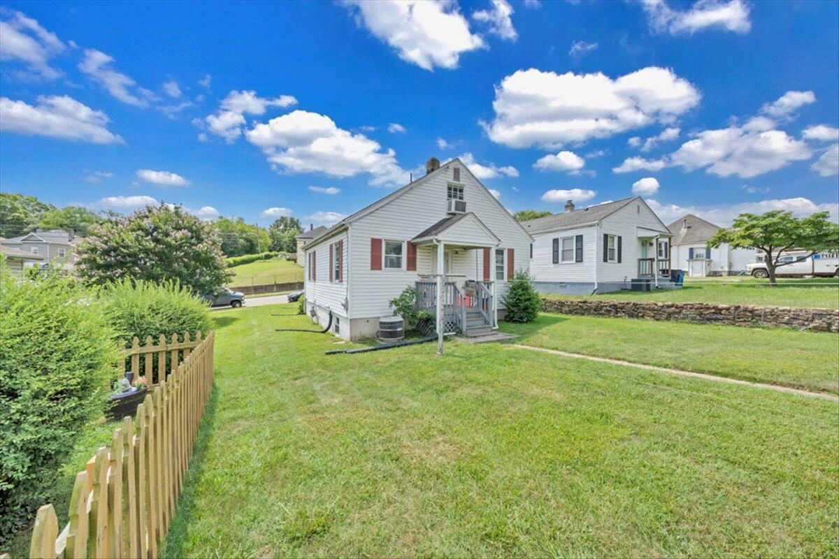 1160 Montrose AVE SE - Photo 37