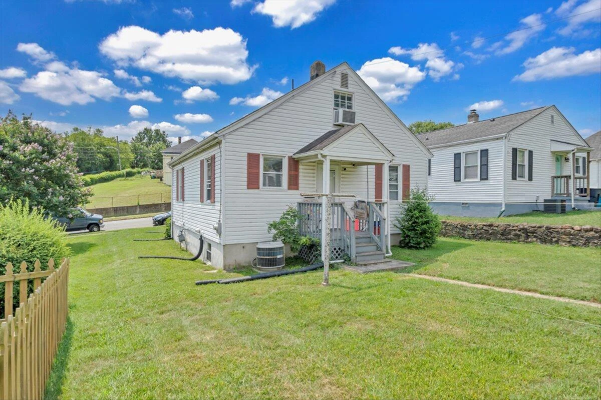 1160 Montrose AVE SE - Photo 38